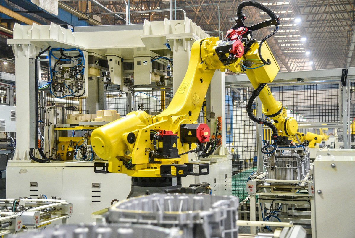 Daily maintenance of industrial robots on assembly lines