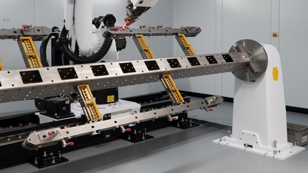 Welding Robot and Automated Flipping Fixture