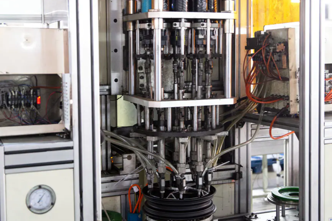 Wheel hub motor multi-axis servo tightening machine